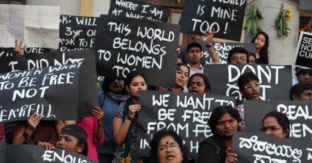 Indiai demonstráció a nemi erőszak ellen